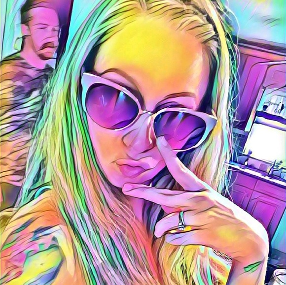 Meet your Posher, Tabitha - Picture 1 of 1